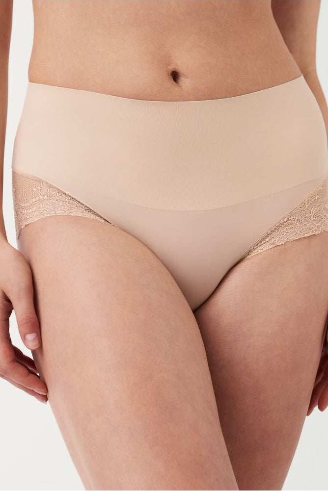 Undie-Tectable Lace Hi-Hipster Panty
