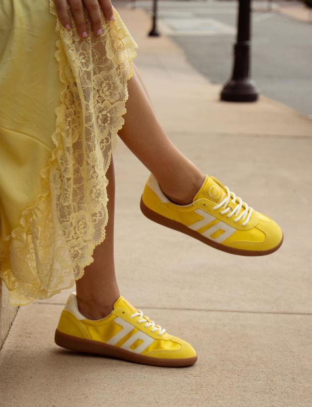 Back 70 Streetwear Ghost C26 in Banana Sneakers