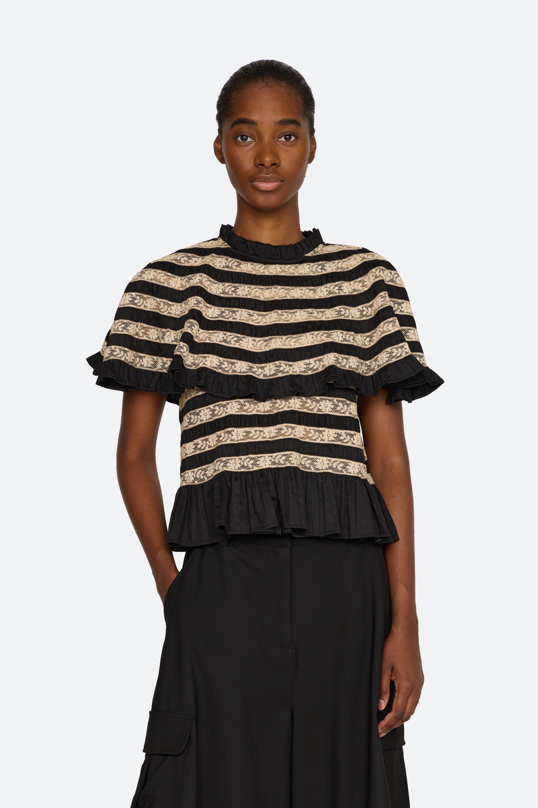 JEMIMA SLVLESS CAPE TOP (D1)