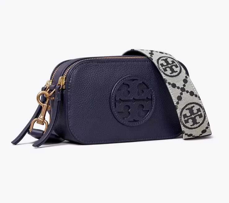 Experience the elegance of Tory Burch bag. Explore our stunning collection of shoulder bags, totes, and more in a range of colors and luxurious materials.