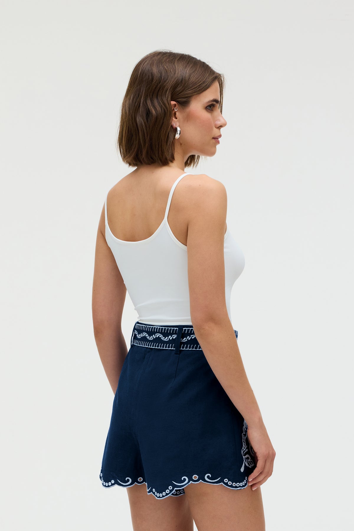 EMBROIDERED AINSLEY SHORTS