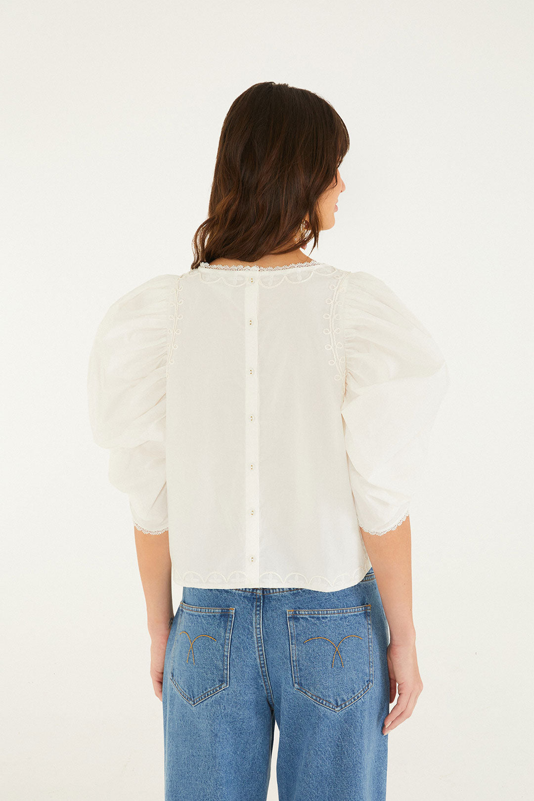WHITE EMBROIDERY SHORT SLEEVE BLOUSE