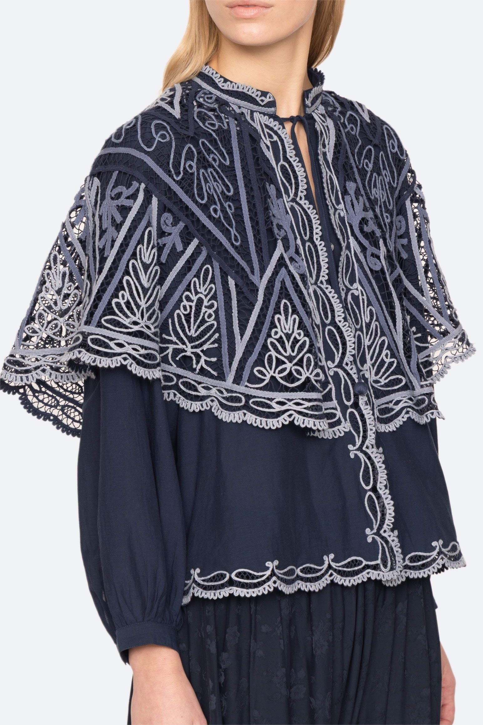 VALI EMB L/SLV CAPE TOP (D2)