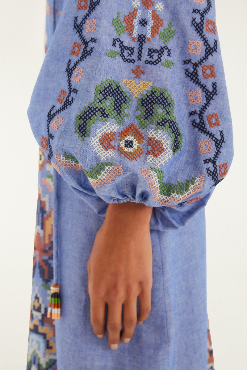 FARM Rio Blue Garden Tapestry Embroidered Long Sleeve Midi Dress, Garden Tapestry Blue / XS FARM Rio Blue Garden Tapestry Embroidered Long Sleeve Midi Dress, Garden Tapestry Blue / XS