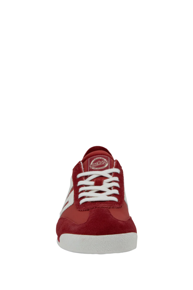 Leon in Red Sneaker