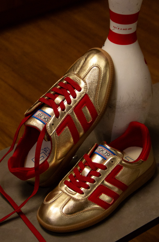Back 70 Streetwear Cloud Sneaker Gold and Red