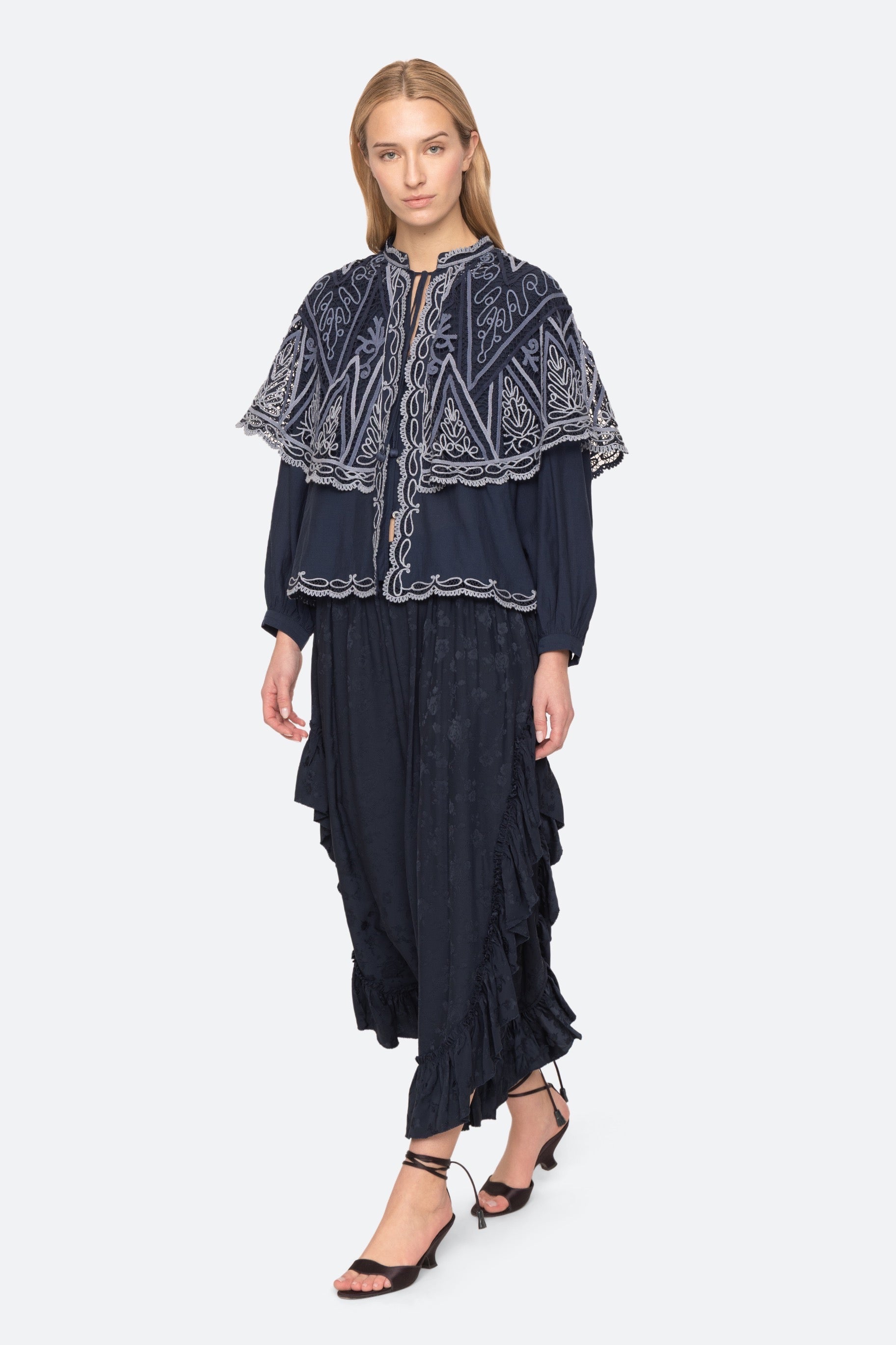 VALI EMB L/SLV CAPE TOP (D2)