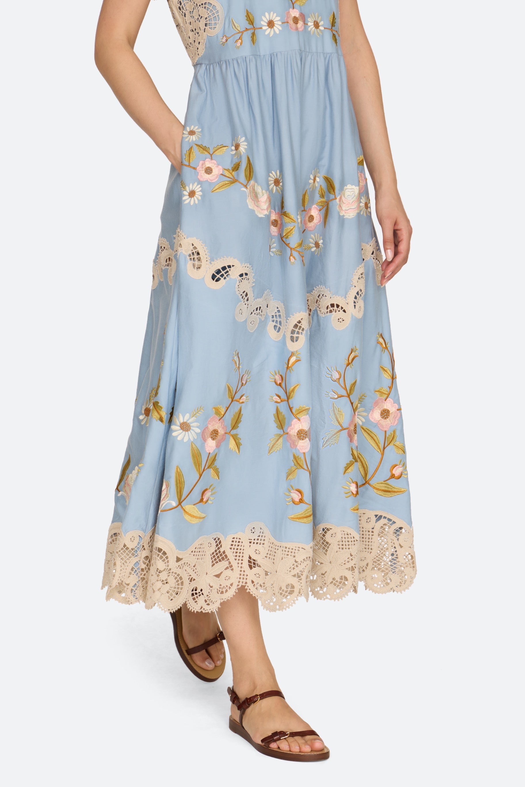 SHIRA EMB SLVLESS MIDI DRESS (D2)