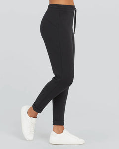 Spanx - Very Black Airessentials Tappered Pant