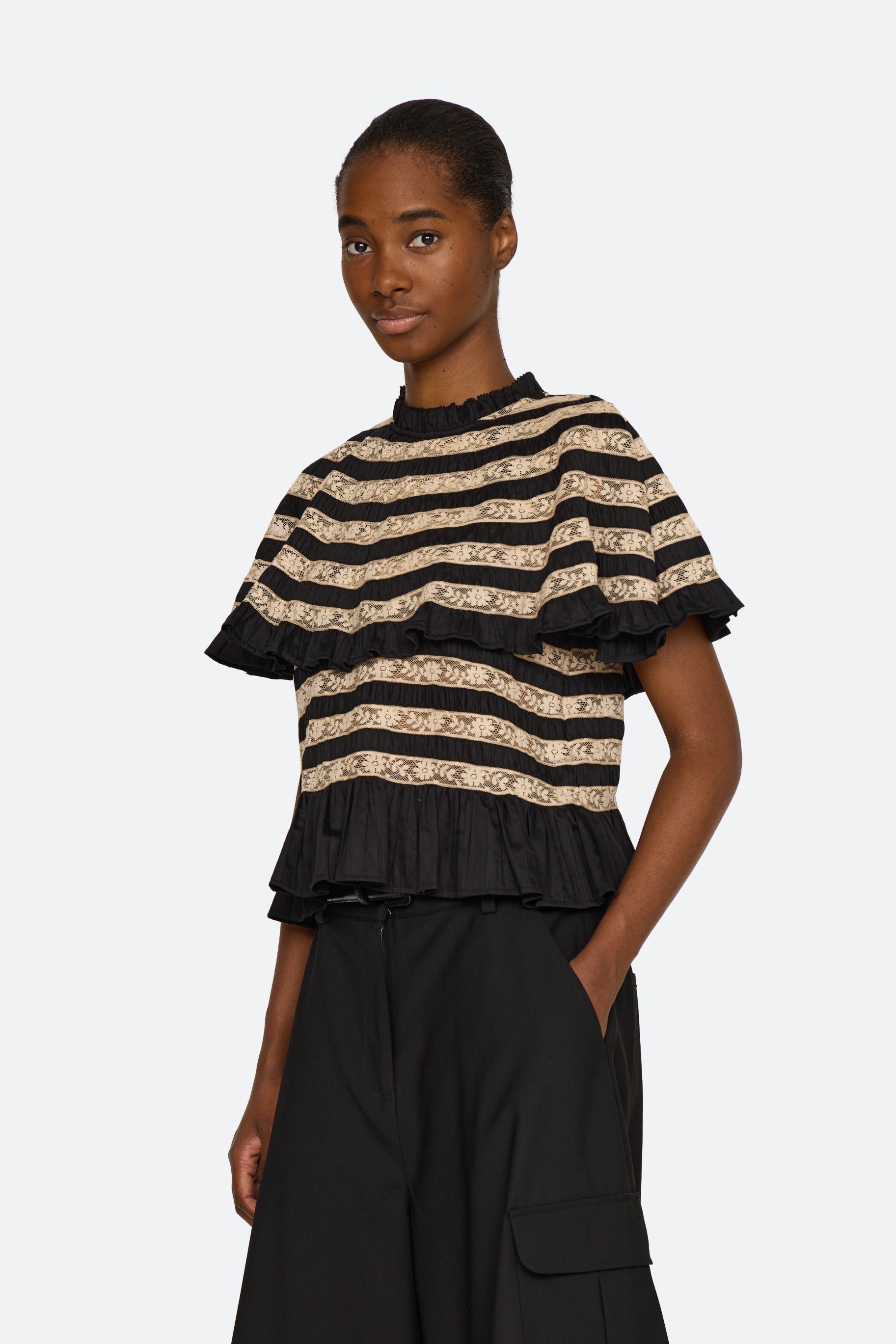 JEMIMA SLVLESS CAPE TOP (D1)
