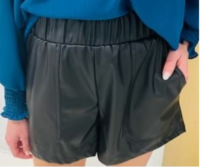 Willa Story - Black Palmer Short
