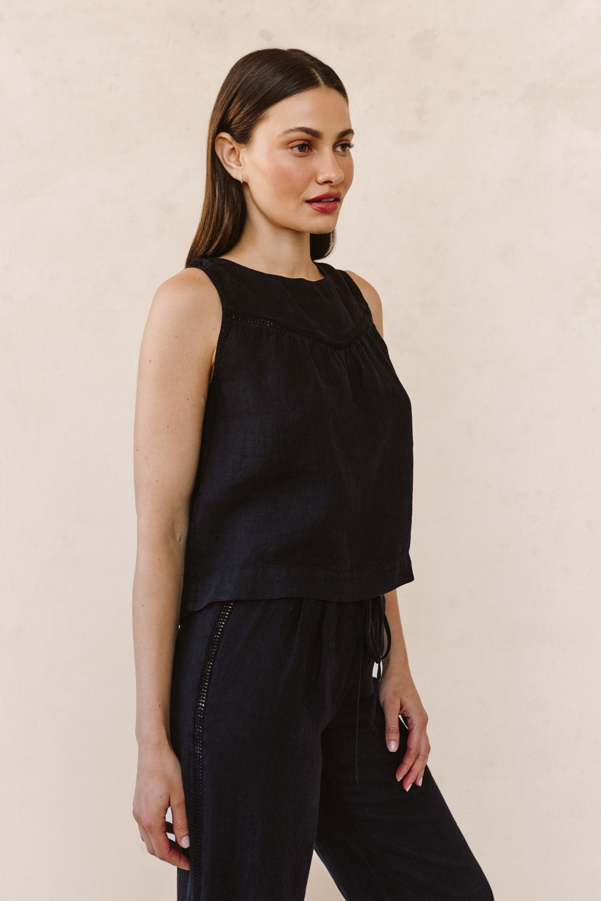 Sleeveless Trimmed Yoke Seam Top